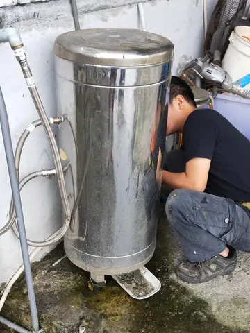 修理熱水器
